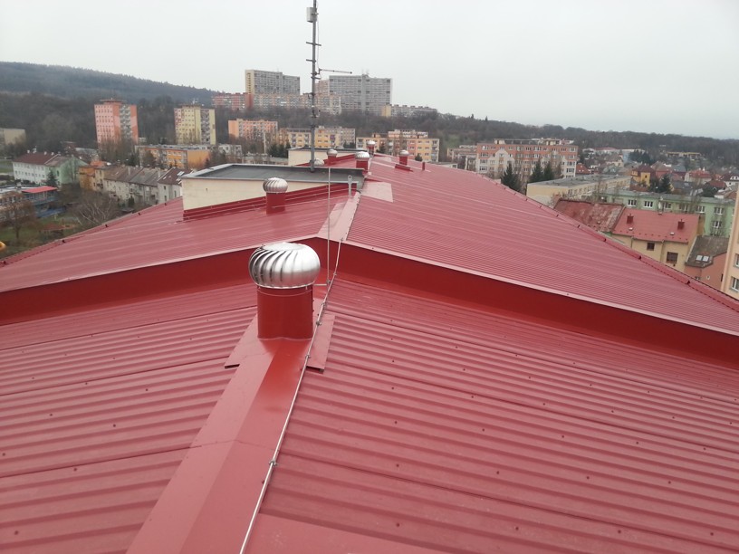 Rekonstrukce rovné střechy na šikmou